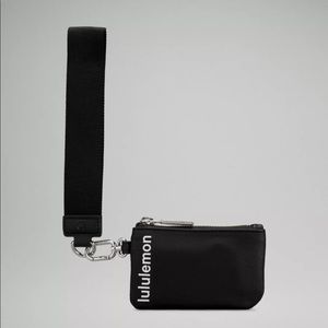 BNWT lululemon dual pouch wristlet in black